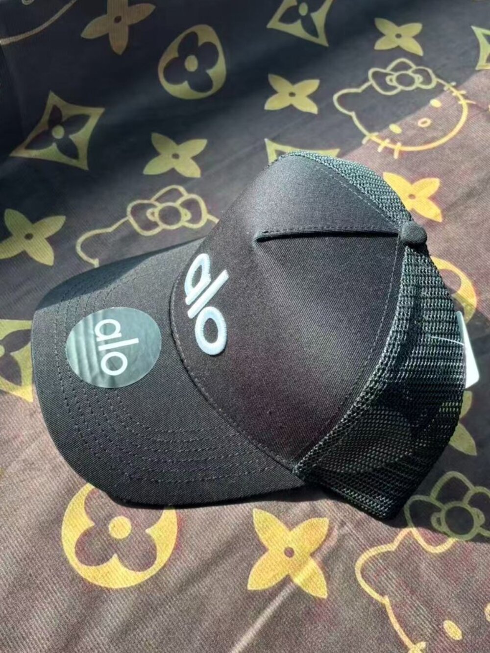 ๐ Alo Black Trucker Hat casual everyday item - Picture 2 of 4